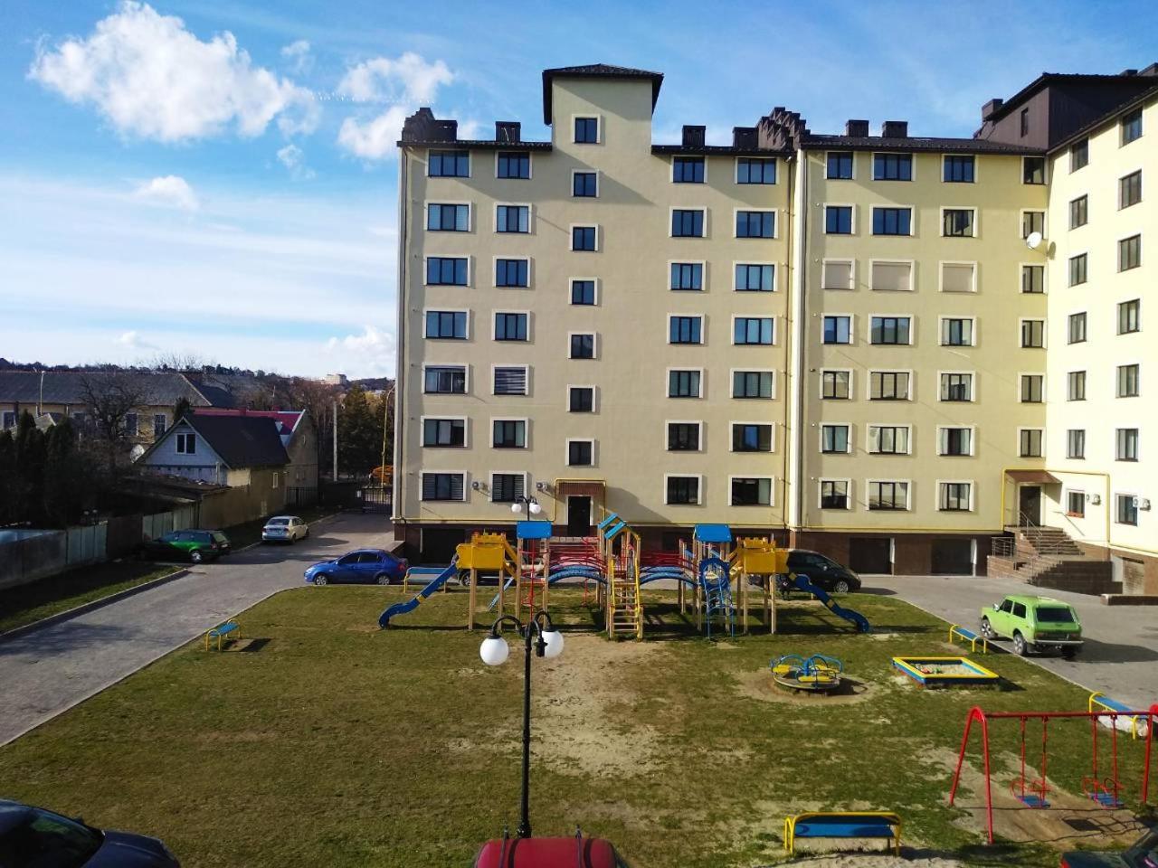 Нова Квартира В Центрі Міста Úzhgorod Exterior foto